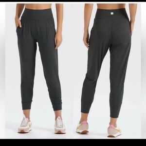 Vuori Lux Harem Jogger Pants size Medium in Charcoal Grey Heathered